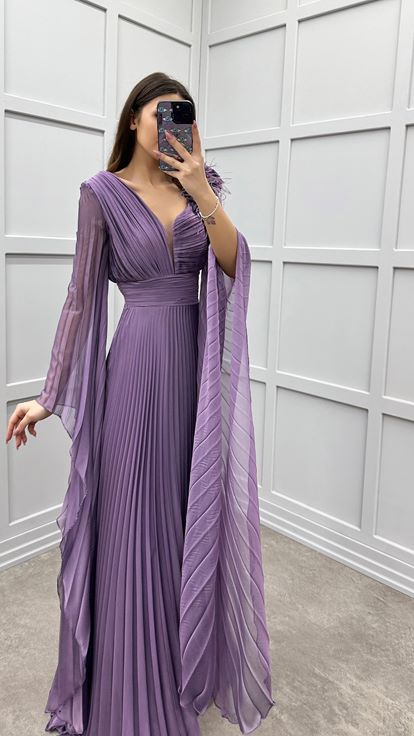 فستان بتصميم مطوي بتفاصيل كتف بلون أرجواني فاتح