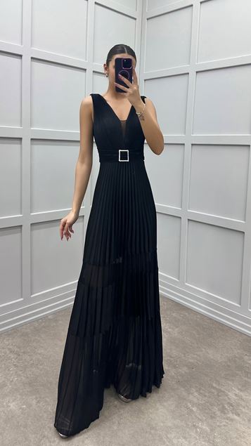 Siyah V Yaka Pliseli Tasarım Elbise