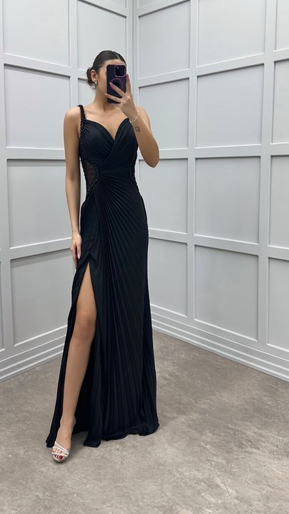 Black Pleated Design Dress with Embroidered Waist Detail