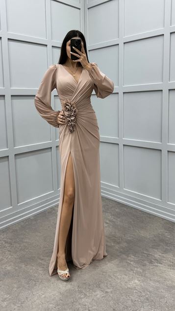 Beige V -Neck Sleeve Sleeve Rose Design Design