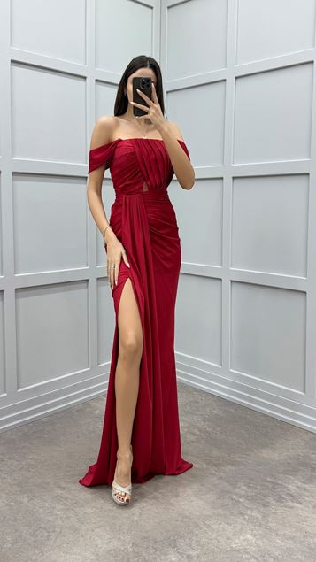 Kırmızı Göğüs Detay Tasarım Saten Abiye Elbise