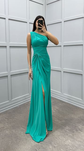 Mintgrünes One-Shoulder-Kleid mit geraffter Taille