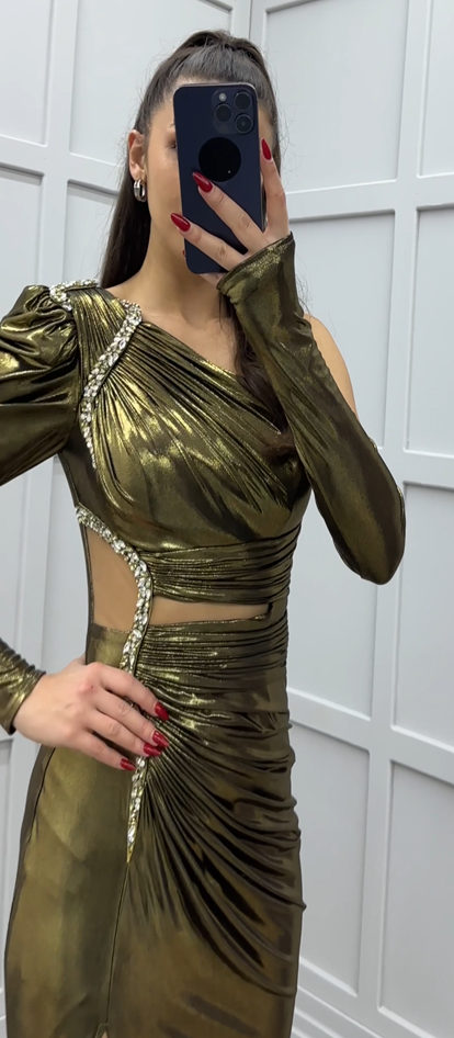 Vestido de noche caqui de un hombro con detalle de cintura de diseño de piedra