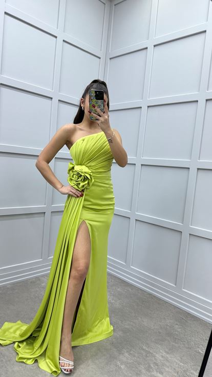 Robe de soirée en satin vert bustier Rose Detail Design