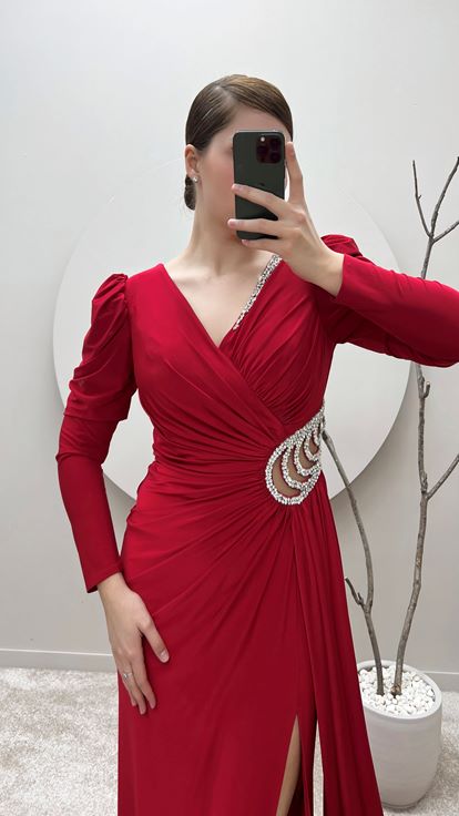Kırmızı Kruvaze Yaka Beli Taşlı Transparan Tasarım Büyük Beden Abiye Elbise