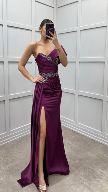 Vestido de noche de satén de piedra de cintura de un hombro ciruela