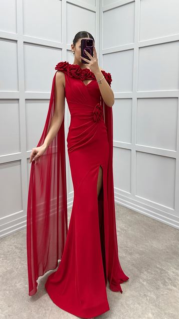 Kırmızı Omuzları Gül Detay Abiye Elbise