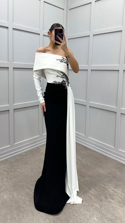 Beyaz İşlemeli Tek Kol Abiye Elbise