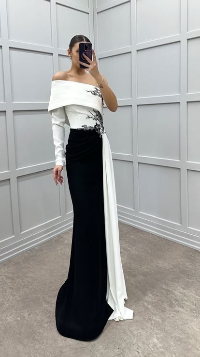 Beyaz İşlemeli Tek Kol Abiye Elbise