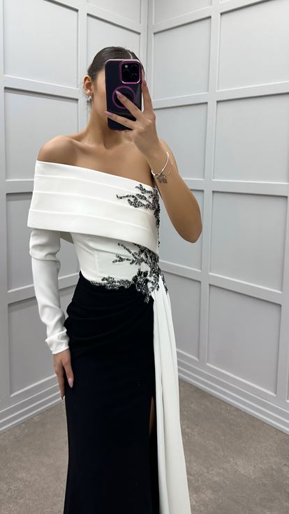 Beyaz İşlemeli Tek Kol Abiye Elbise