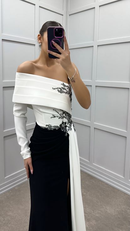 Beyaz İşlemeli Tek Kol Abiye Elbise