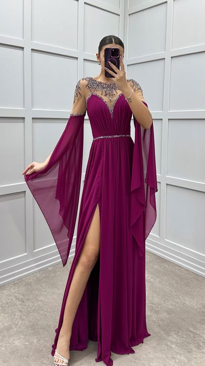 Robe de soirée de créateur à manches fuchsia brodées