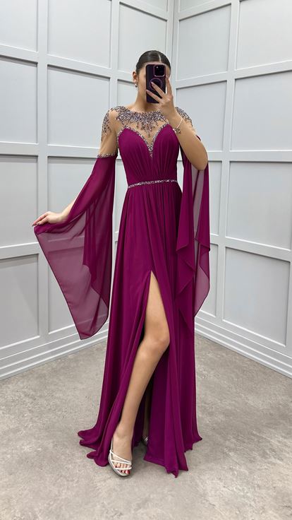 Robe de soirée de créateur à manches fuchsia brodées
