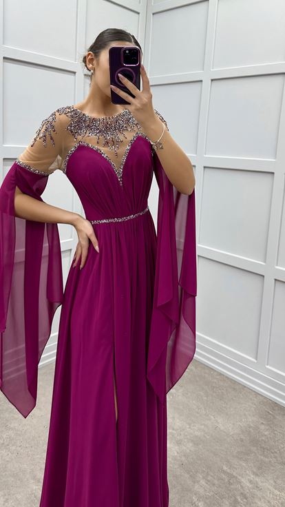 Robe de soirée de créateur à manches fuchsia brodées