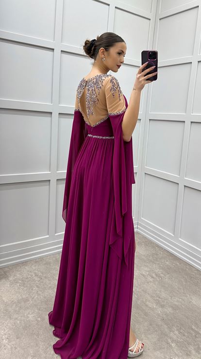 Robe de soirée de créateur à manches fuchsia brodées