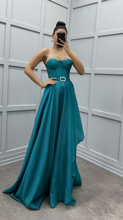 Turkuaz Straplez Göğsü İşlemeli Kemerli Abiye Elbise