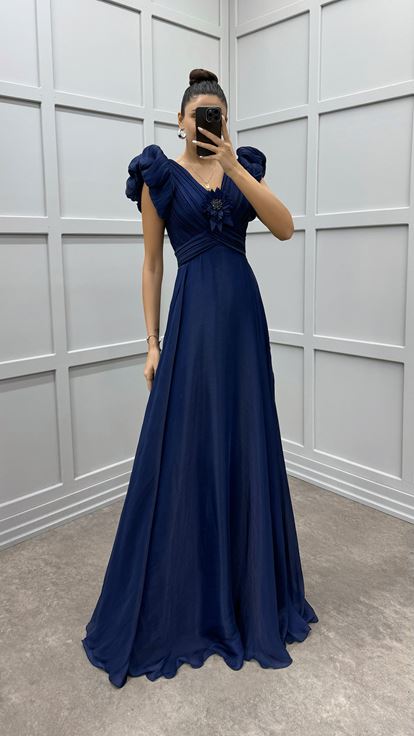 Abito Da Sera Con Dettagli Floreali Sul Petto Blu Navy