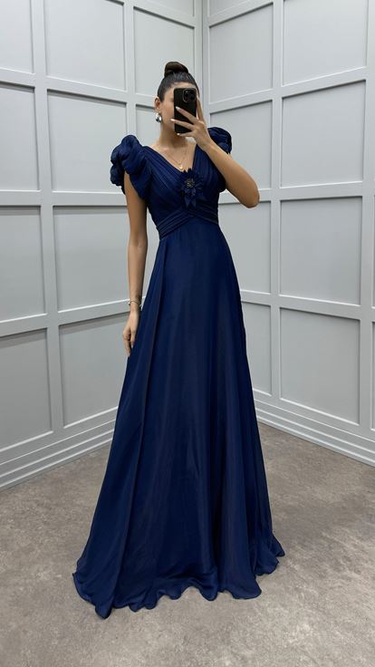 Abito Da Sera Con Dettagli Floreali Sul Petto Blu Navy