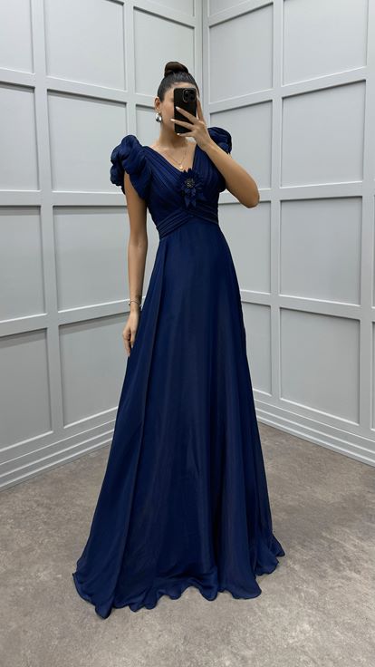 Abito Da Sera Con Dettagli Floreali Sul Petto Blu Navy