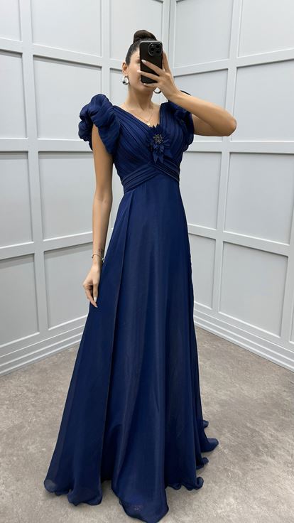 Abito Da Sera Con Dettagli Floreali Sul Petto Blu Navy