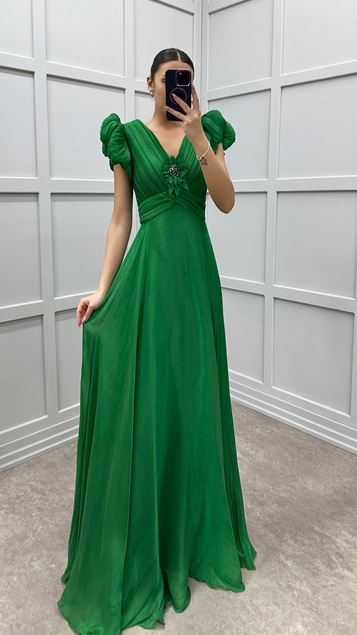 Robe de soirée à détail fleur de poitrine verte