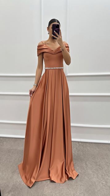 Turuncu Göğüs Detay Beli Taşlı Tasarım Saten Abiye Elbise