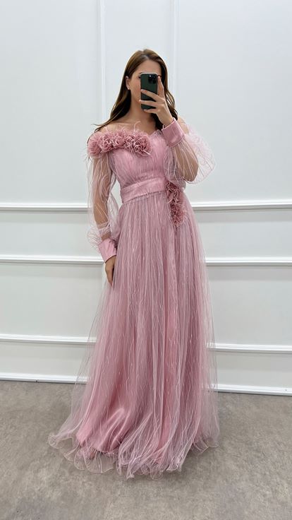 Abito Dal Design Taglie Forti Con Dettagli İn Piume Sul Petto E Sulla Vita İn Polvere