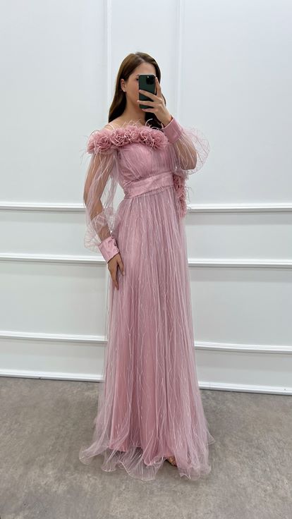 Abito Dal Design Taglie Forti Con Dettagli İn Piume Sul Petto E Sulla Vita İn Polvere