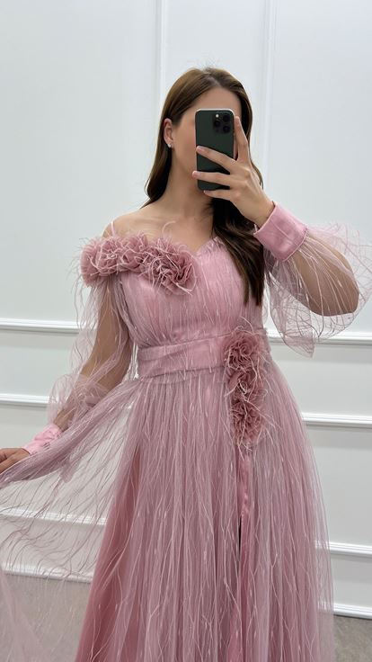 Abito Dal Design Taglie Forti Con Dettagli İn Piume Sul Petto E Sulla Vita İn Polvere