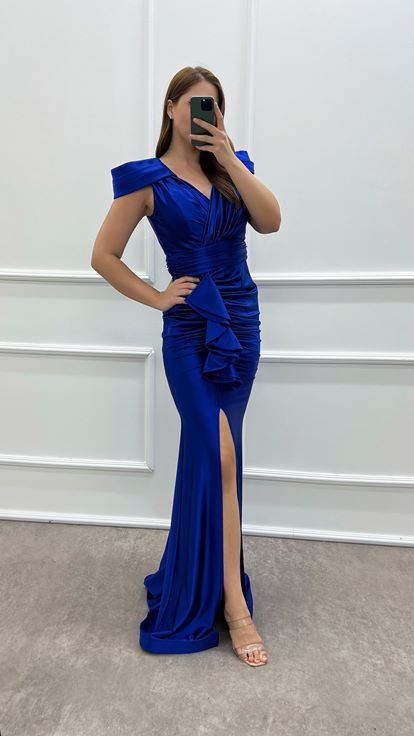 Saks Shoulder Detail Waist Flounced Design Satin Plus Size Evening Dress