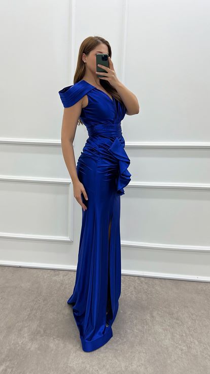 Saks Shoulder Detail Waist Flounced Design Satin Plus Size Evening Dress