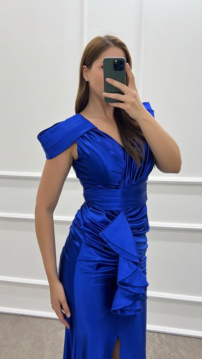 Saks Shoulder Detail Waist Flounced Design Satin Plus Size Evening Dress