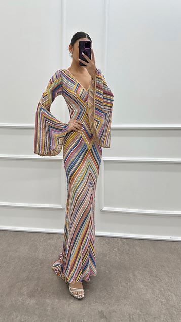 Vestido de noche de diseño especial con manga con cuello en V beige