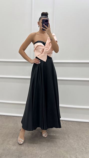 Poudre une épaule poitrine noeud robe