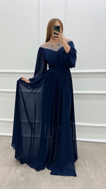 Abito Taglie Forti İn Chiffon Con Maniche A Palloncino Blu Navy