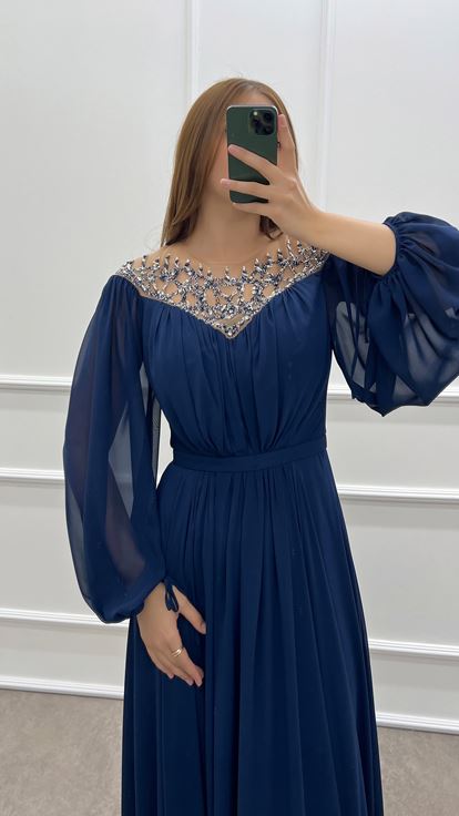 Abito Taglie Forti İn Chiffon Con Maniche A Palloncino Blu Navy