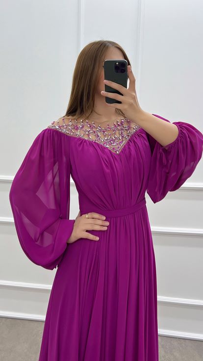 Abito Taglie Forti İn Chiffon Con Maniche A Palloncino Sul Petto Fucsia