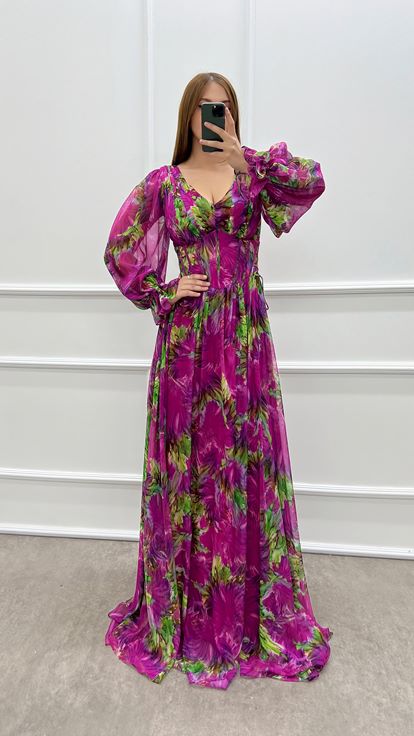 Gemustertes Chiffon-Kleid in Fuchsia mit Ballonärmeln in Übergröße