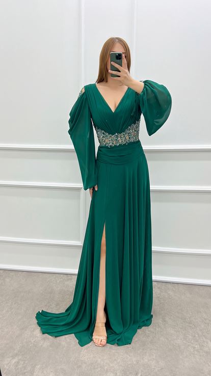 Robe grande taille en mousseline de soie avec manches à col en V vert émeraude et pierre à la taille