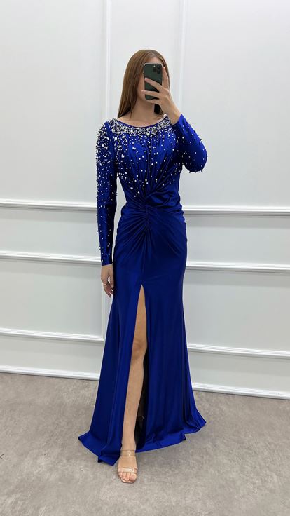 Saks Satin Plus Size Kleid mit drapierten Steinen an der Taille