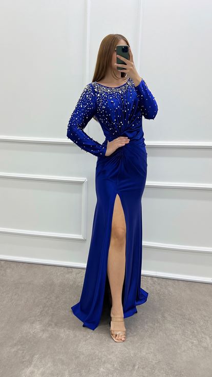 Saks Satin Plus Size Kleid mit drapierten Steinen an der Taille