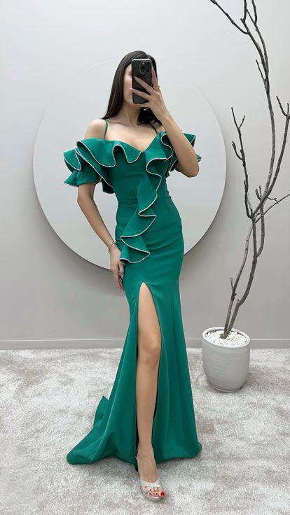 Vestido de noche con volantes con correa de cuerda verde esmeralda