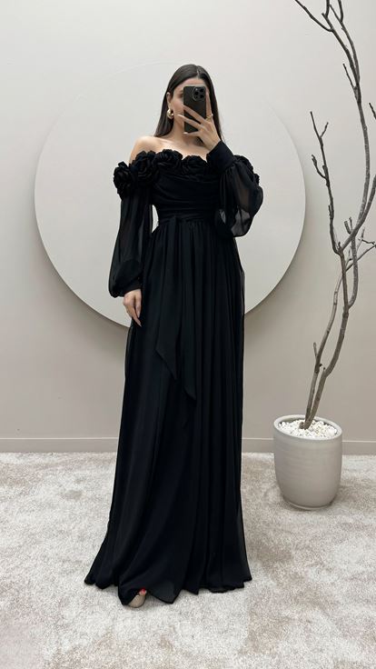 Siyah İp Askılı Yakası Çiçekli Abiye Elbise