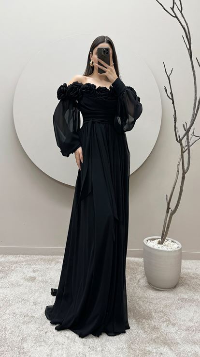 Siyah İp Askılı Yakası Çiçekli Abiye Elbise