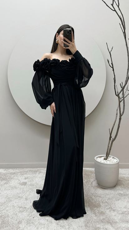 Siyah İp Askılı Yakası Çiçekli Abiye Elbise