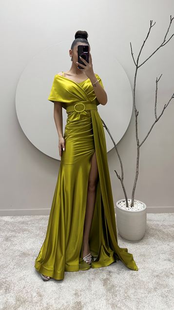 Green Boat Neck Belted Evening Dress