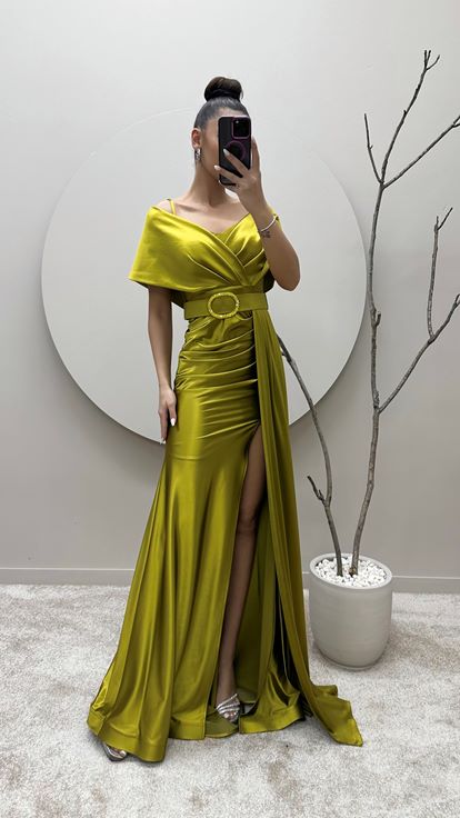 Green Boat Neck Belted Evening Dress
