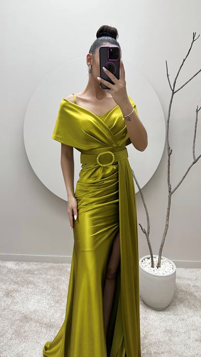 Green Boat Neck Belted Evening Dress