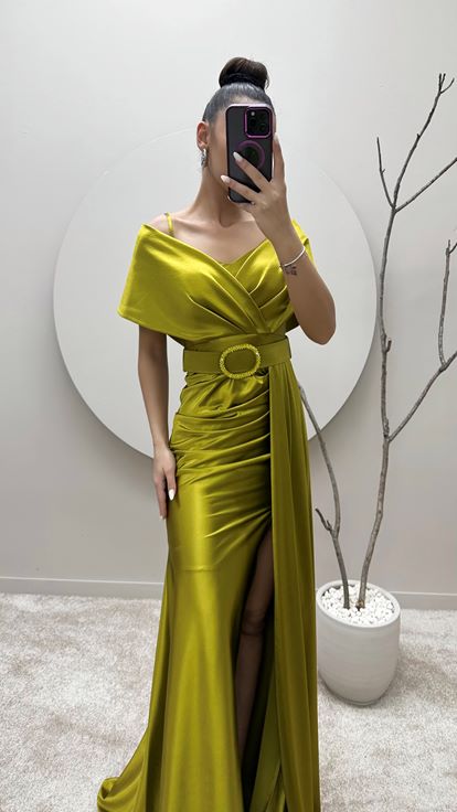 Green Boat Neck Belted Evening Dress