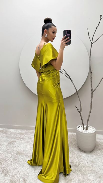 Green Boat Neck Belted Evening Dress